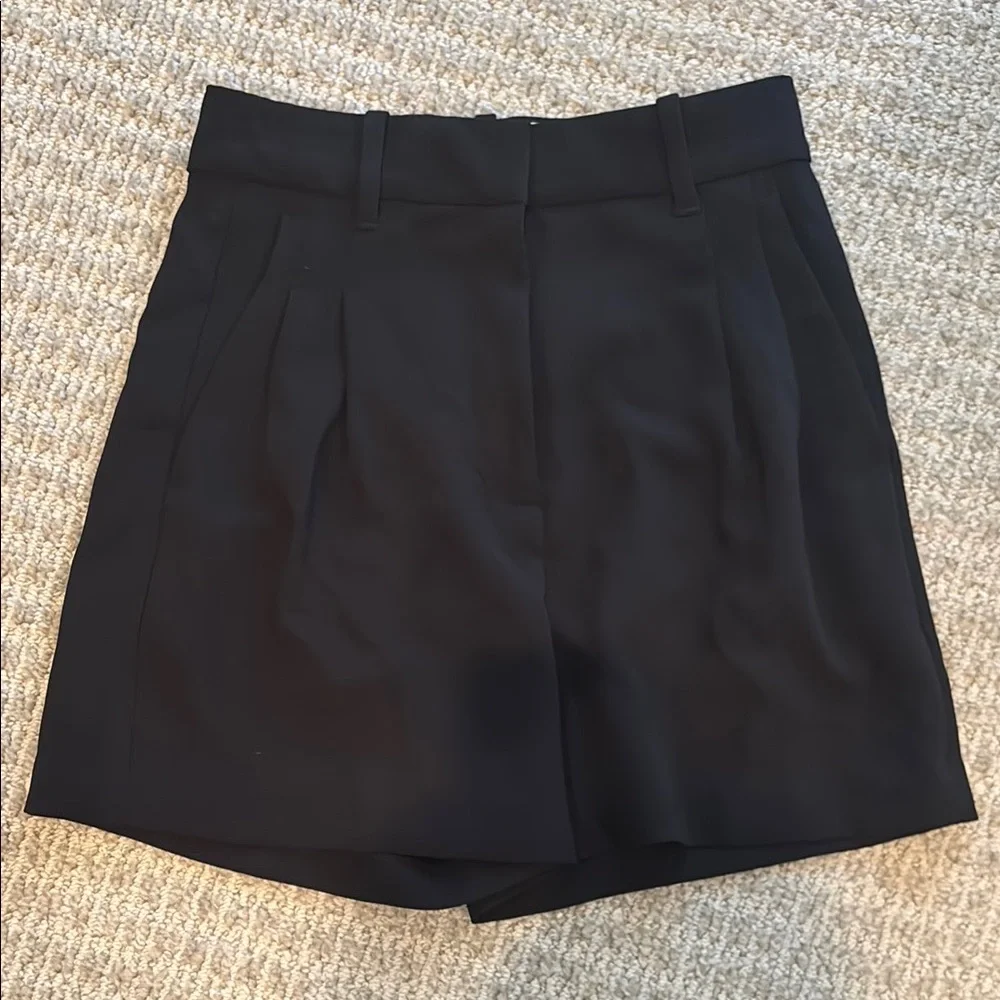 Aritzia The effortless pant Shorts - Picture 1 of 3